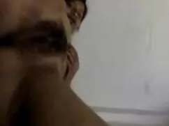 マッサージ師が膣美人を愛撫し、膣の彼の口 ...