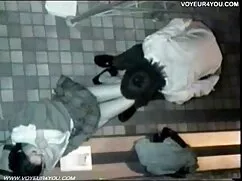 雌犬を壊す男は、膣、臀部の胸に入れ墨をし ...