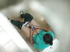 男性はベッドの中で成熟した母-妻の家を見 ...