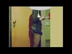 インターネット上の美しいビューの女の子だ ...