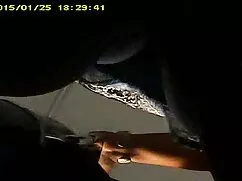 彼女は彼のために打撃の仕事をしていた森の ...