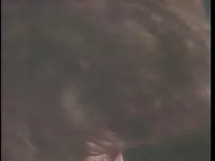黒檀の男性の少し滑りにザmilf's尻フ ...