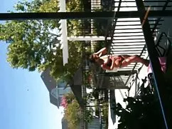 罪悪感を感じることなく彼を起こさなければ ...