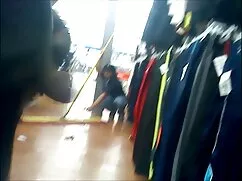 熟女のタイツは大きなおっぱいで保護され、 ...